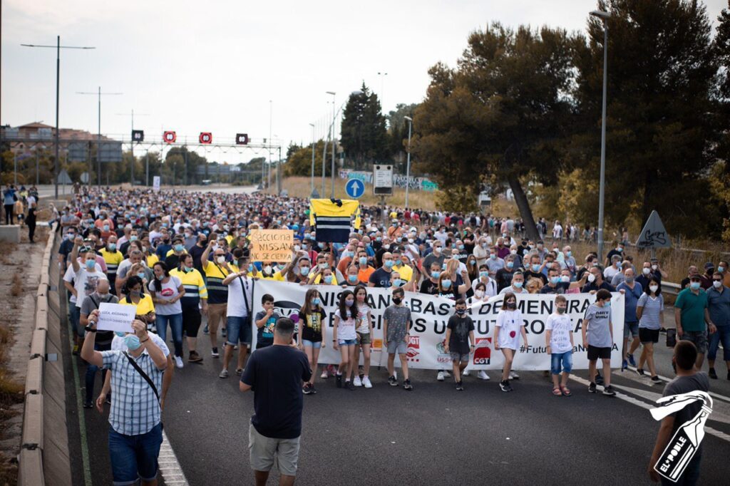 Tall de la B23 a Esplugues per part dels treballadors de Nissan