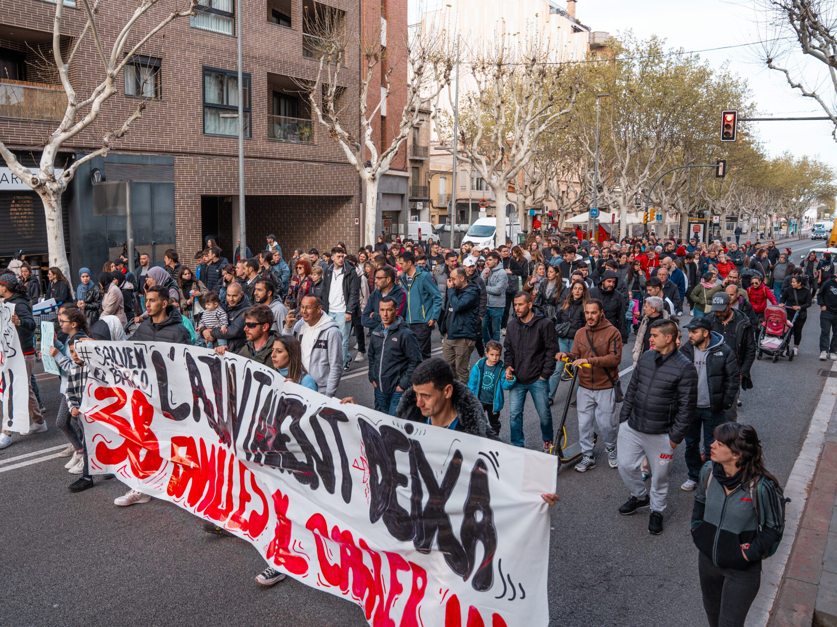 Manifestació per reclamar una solució habitacional digna per a les famílies de El Barco